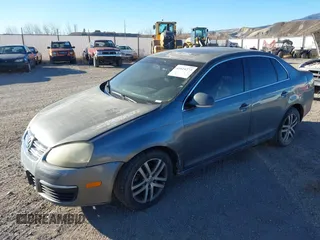 2005 Volkswagen Jetta 2.5L with VIN 3VWDF71K75M605160, listed as a IAAI auction lot 41624273 with 184,439 mi miles and . Bid and sale history available at DreamBid. Image 2.