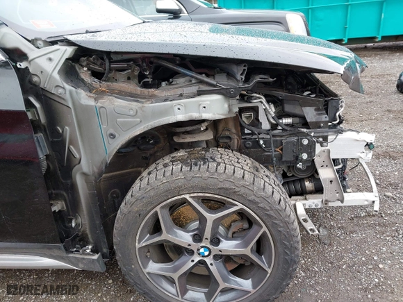 2018 BMW X1 xDrive28i with VIN WBXHT3C39J3H30531, listed as a IAAI auction lot 41890734 with 59,147 mi miles. Bid and sale history available at carsss.com. Image 18.