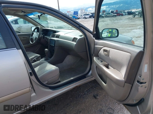 2001 Toyota Camry CE with VIN 4T1BG22K51U860223, listed as a IAAI auction lot 41650629 with 219,328 mi miles. Bid and sale history available at carsss.com. Image 5.