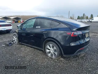 2022 Tesla Model Y Long Range z VIN 7SAYGDEE4NF447985, wystawiony jako IAAI lot #41811782 z przebiegiem 81 973 mil mil oraz . Historia ofert i sprzedaży dostępna na DreamBid. Obrazek 3.