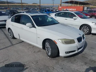 2011 BMW 3 Series 328i z VIN WBAPH5G52BNM72144, wystawiony jako IAAI lot #42107726 z przebiegiem 103 466 mil mil oraz . Historia ofert i sprzedaży dostępna na DreamBid. Obrazek 1.