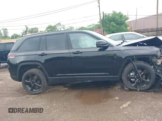 2024 Jeep Grand Cherokee Limited z VIN 1C4RJHBG5RC202647, wystawiony jako IAAI lot #42553301 z przebiegiem 12 121 mil mil oraz . Historia ofert i sprzedaży dostępna na DreamBid. Obrazek 12.