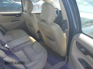 2002 Volvo V70 with VIN YV1SW58D421197371, listed as a IAAI auction lot 41678540 with 219,756 mi miles and . Bid and sale history available at DreamBid. Image 8.