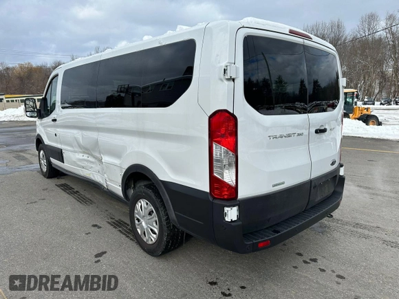 2023 Ford Transit Passenger XL z VIN 1FBAX2YG2PKB56430, wystawiony jako Copart lot #44988825 z przebiegiem 22 570 mil mil oraz Nie do naprawy • Non repairable. Historia ofert i sprzedaży dostępna na DreamBid. Obrazek 2.