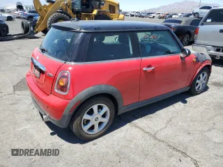 2008 MINI Hardtop z VIN WMWMF33518TT66193, wystawiony jako Copart lot #65858675 z przebiegiem 155 749 mil mil oraz Czysty tytuł • Clean title. Historia ofert i sprzedaży dostępna na DreamBid. Obrazek 3.