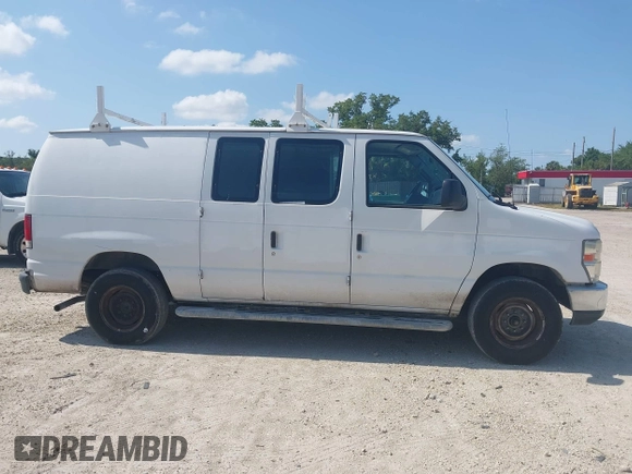 2013 Ford Econoline Cargo Commercial z VIN 1FTNE2EW4DDA25532, wystawiony jako IAAI lot #42136969 z przebiegiem 228 446 mil mil oraz . Historia ofert i sprzedaży dostępna na DreamBid. Obrazek 13.