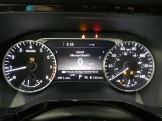 2025 Nissan Pathfinder SL z VIN 5N1DR3CC2SC228707, wystawiony jako Copart lot #58563525 z przebiegiem 5915 mil mil oraz Tytuł czysty. Historia ofert i sprzedaży dostępna na DreamBid. Obrazek 9.