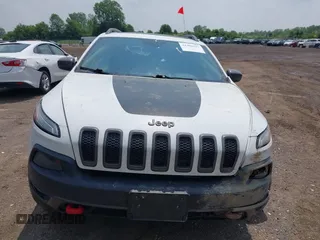 2017 Jeep Cherokee Trailhawk with VIN 1C4PJMBSXHW657446, listed as a IAAI auction lot 42406437 with 158,351 mi miles and . Bid and sale history available at DreamBid. Image 13.
