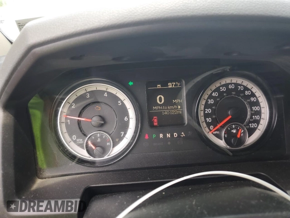 2018 Ram 1500 Tradesman z VIN 3C6JR7DT6JG130036, wystawiony jako Copart lot #59821145 z przebiegiem 140 122 mil mil oraz Czysty tytuł • Clean title. Historia ofert i sprzedaży dostępna na DreamBid. Obrazek 9.
