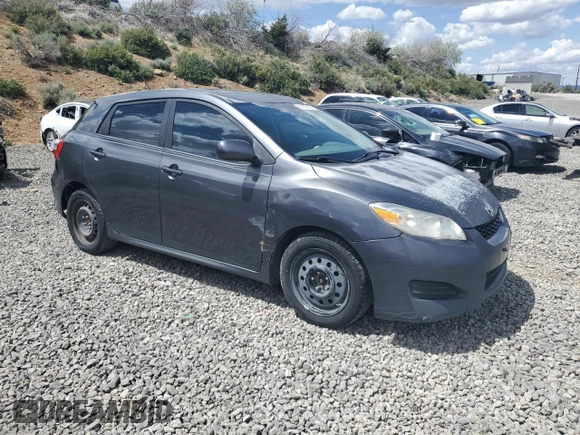 2009 Toyota Matrix S z VIN 2T1LE40E49C004413, wystawiony jako Copart lot #57530165 z przebiegiem 293 564 mil mil oraz Czysty tytuł • Clean title. Historia ofert i sprzedaży dostępna na DreamBid. Obrazek 4.