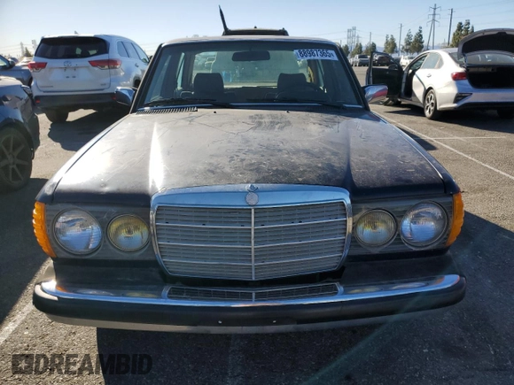 1984 Mercedes-Benz 300 D с VIN WDBAB33A5EA138282, выставлен на аукционе Copart как лот 88987365 с пробегом 249 474 миль миль и Чистый • Clean title. История ставок и продаж доступна на DreamBid. Изображение 5.