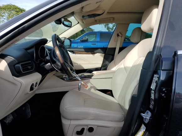 2019 Maserati Levante GranLusso z VIN ZN661XUL8KX337416, wystawiony jako Copart lot #73306924 z przebiegiem 43 891 mil mil oraz Tytuł czysty. Historia ofert i sprzedaży dostępna na DreamBid. Obrazek 6.