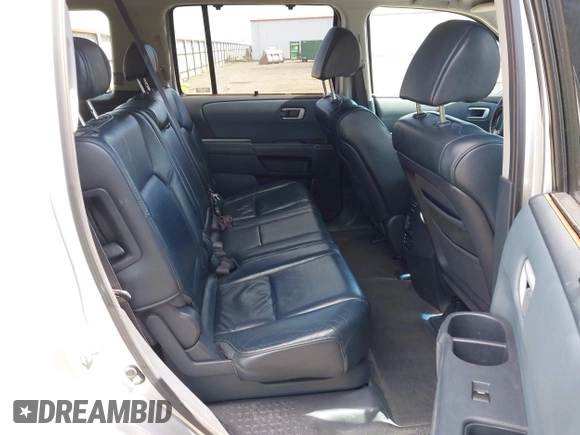 2009 Honda Pilot Touring with VIN 5FNYF48969B018075, listed as a IAAI auction lot 42052333 with 206,700 mi miles and . Bid and sale history available at carsss.com. Image 8.