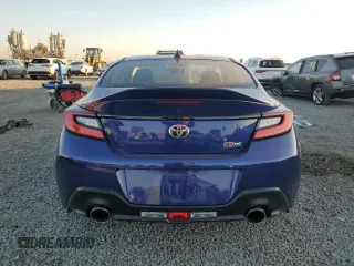 2023 Toyota 86 Premium z VIN JF1ZNBE11P9750749, wystawiony jako Copart lot #47240095 z przebiegiem 17 985 mil mil oraz Tytuł czysty. Historia ofert i sprzedaży dostępna na DreamBid. Obrazek 6.