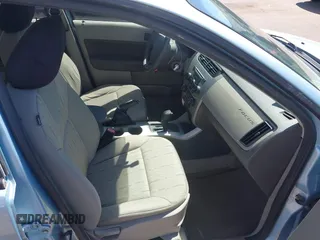 2008 Ford Focus SE with VIN 1FAHP35N28W224406, listed as a IAAI auction lot 41861020 with 127,025 mi miles. Bid and sale history available at carsss.com. Image 5.