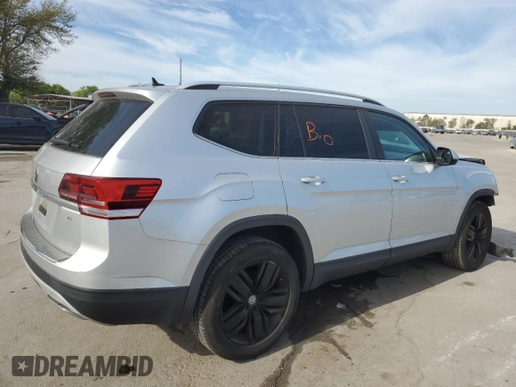 2018 Volkswagen Atlas SE с VIN 1V2DR2CA8JC579860, выставлен на аукционе Copart как лот 48122545 с пробегом 123 298 миль миль и Списание • Salvage title. История ставок и продаж доступна на DreamBid. Изображение 3.