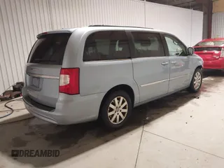 2013 Chrysler Town & Country Touring with VIN 2C4RC1BG8DR689862, listed as a IAAI auction lot 41082531 with 181,447 mi miles. Bid and sale history available at carsss.com. Image 4.