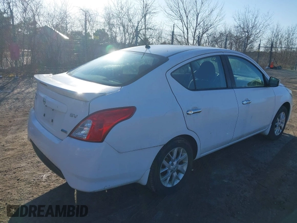 2016 Nissan Versa SV z VIN 3N1CN7AP8GL903922, wystawiony jako IAAI lot #41765631 z przebiegiem 144 113 mil mil oraz . Historia ofert i sprzedaży dostępna na DreamBid. Obrazek 4.