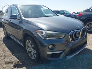 2017 BMW X1 xDrive28i z VIN WBXHT3Z34H4A52413, wystawiony jako IAAI lot #41931034 z przebiegiem 104 399 mil mil oraz . Historia ofert i sprzedaży dostępna na DreamBid. Obrazek 1.