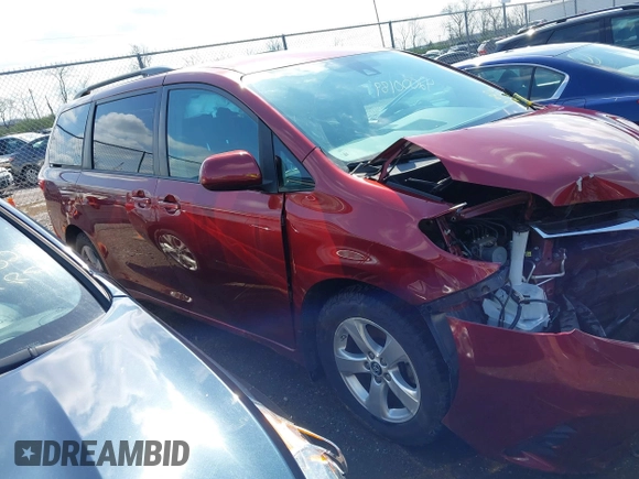 2018 Toyota Sienna LE Auto Access Seat with VIN 5TDKZ3DC6JS937924, listed as a IAAI auction lot 42000189 with 91,188 mi miles. Bid and sale history available at carsss.com. Image 14.