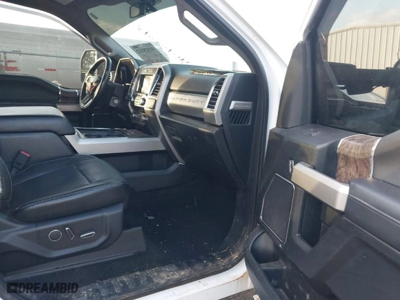 2017 Ford Super Duty F-250 SRW Lariat with VIN 1FT7W2B62HEE68725, listed as a IAAI auction lot 41525112 with 112,202 mi miles. Bid and sale history available at carsss.com. Image 5.
