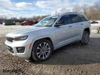 2024 Jeep Grand Cherokee Overland with VIN 1C4RJHDG8R8598461, listed as a Copart auction lot 42279685 with 1,677 mi miles and Salvage Title. Bid and sale history available at carsss.com. Image 1.