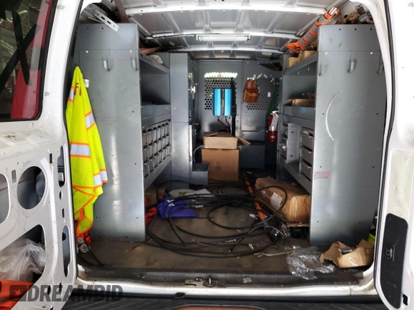 2009 Ford Econoline Cargo z VIN 1FTNE24L79DA83987, wystawiony jako IAAI lot #42484076 z przebiegiem 137 361 mil mil oraz . Historia ofert i sprzedaży dostępna na DreamBid. Obrazek 10.