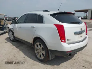 2013 Cadillac SRX Performance Collection z VIN 3GYFNDE30DS648288, wystawiony jako IAAI lot #41955462 z przebiegiem 135 956 mil mil oraz . Historia ofert i sprzedaży dostępna na DreamBid. Obrazek 3.