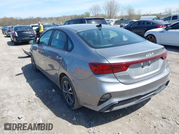 2024 Kia Forte LXS z VIN 3KPF24AD0RE713420, wystawiony jako IAAI lot #42091051 z przebiegiem 36 875 mil mil oraz . Historia ofert i sprzedaży dostępna na DreamBid. Obrazek 3.