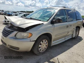 2006 Chrysler Town & Country LWB Touring with VIN 2A8GP54LX6R916753, listed as a Copart auction lot 84253744 with 204,621 mi miles and Non Repairable. Bid and sale history available at carsss.com. Image 1.