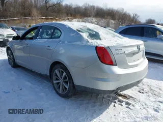 2011 Lincoln MKS z VIN 1LNHL9DR9BG610248, wystawiony jako IAAI lot #41616241 z przebiegiem 152 530 mil mil oraz . Historia ofert i sprzedaży dostępna na DreamBid. Obrazek 3.
