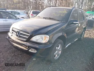 2005 Mercedes-Benz M 500 z VIN 4JGAB75E45A533851, wystawiony jako IAAI lot #42121698 z przebiegiem Nie podano mil oraz . Historia ofert i sprzedaży dostępna na DreamBid. Obrazek 2.