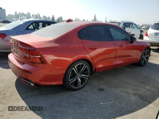 2019 Volvo S60 R-Design with VIN 7JRA22TM0KG001265, listed as a Copart auction lot 59937884 with 17,131 mi miles and Salvage Title. Bid and sale history available at carsss.com. Image 3.