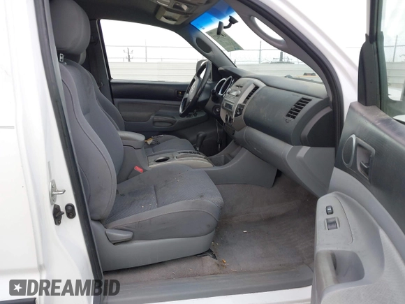 2005 Toyota Tacoma z VIN 5TEUU42N35Z060609, wystawiony jako IAAI lot #42119427 z przebiegiem 245 280 mil mil oraz . Historia ofert i sprzedaży dostępna na DreamBid. Obrazek 5.