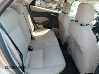 2018 Ford Focus SE z VIN 1FADP3F23JL303948, wystawiony jako Copart lot #55698915 z przebiegiem 85 500 mil mil oraz Szkoda całkowita • Salvage title. Historia ofert i sprzedaży dostępna na DreamBid. Obrazek 10.