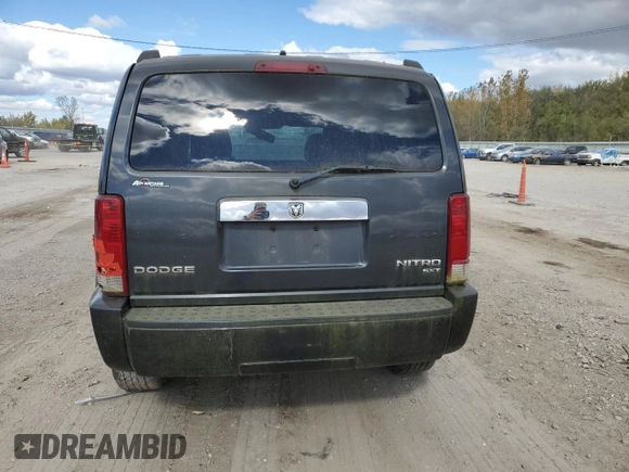 2011 Dodge Nitro SXT z VIN 1D4PT5GK0BW564938, wystawiony jako Copart lot #76313854 z przebiegiem Nie podano mil oraz Czysty tytuł • Clean title. Historia ofert i sprzedaży dostępna na DreamBid. Obrazek 6.