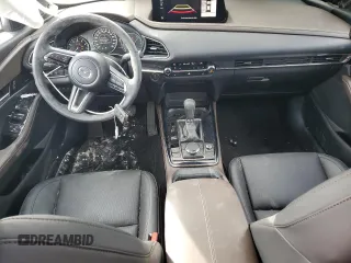 2024 Mazda CX-30 Premium z VIN 3MVDMBDYXRM646995, wystawiony jako Copart lot #89282365 z przebiegiem 4049 mil mil oraz Szkoda całkowita • Salvage title. Historia ofert i sprzedaży dostępna na DreamBid. Obrazek 8.