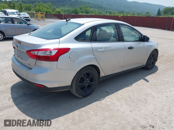 2013 Ford Focus SE with VIN 1FADP3F20DL265762, listed as a IAAI auction lot 42425911 with 173,358 mi miles and . Bid and sale history available at DreamBid. Image 4.