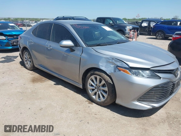 2019 Toyota Camry LE z VIN 4T1B11HK8KU789295, wystawiony jako IAAI lot #41993966 z przebiegiem 94 165 mil mil oraz . Historia ofert i sprzedaży dostępna na DreamBid. Obrazek 1.