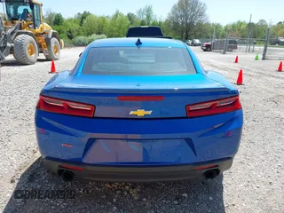 2018 Chevrolet Camaro 1LT z VIN 1G1FB1RS5J0101768, wystawiony jako IAAI lot #41990965 z przebiegiem 82 492 mil mil oraz . Historia ofert i sprzedaży dostępna na DreamBid. Obrazek 16.