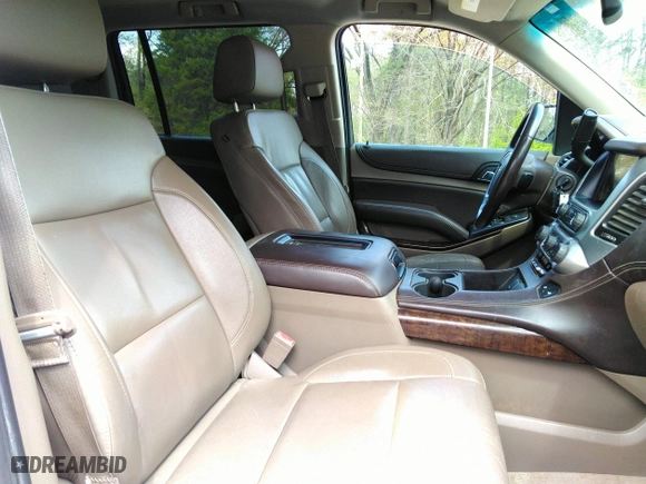 2015 Chevrolet Suburban LT with VIN 1GNSCJKC6FR229260, listed as a IAAI auction lot 41974363 with 251,395 mi miles. Bid and sale history available at carsss.com. Image 5.
