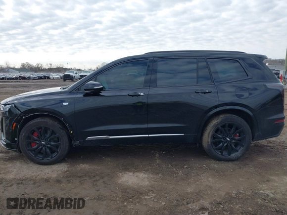 2024 Cadillac XT6 AWD Sport z VIN 1GYKPHRS8RZ750238, wystawiony jako IAAI lot #41769814 z przebiegiem 3 600 mil mil oraz . Historia ofert i sprzedaży dostępna na DreamBid. Obrazek 15.