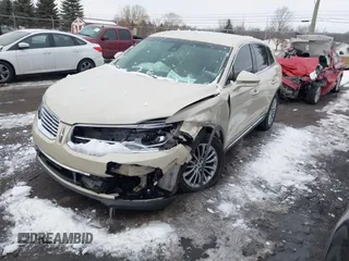 2016 Lincoln MKX Select z VIN 2LMTJ8KR0GBL38074, wystawiony jako IAAI lot #41635344 z przebiegiem 96 239 mil mil oraz . Historia ofert i sprzedaży dostępna na DreamBid. Obrazek 2.