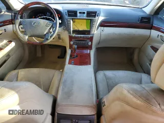 2012 Lexus LS 460 z VIN JTHCL5EF5C5012732, wystawiony jako Copart lot #42987625 z przebiegiem 131 078 mil mil oraz Szkoda całkowita • Salvage title. Historia ofert i sprzedaży dostępna na DreamBid. Obrazek 8.