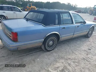 1994 Lincoln Town Car Executive with VIN 1LNLM81W5RY745596, listed as a IAAI auction lot 42548865 with 380,567 mi miles and . Bid and sale history available at DreamBid. Image 4.