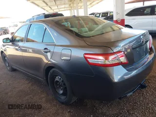 2011 Toyota Camry LE z VIN 4T4BF3EK2BR217131, wystawiony jako IAAI lot #42407641 z przebiegiem 215 048 mil mil oraz . Historia ofert i sprzedaży dostępna na DreamBid. Obrazek 3.