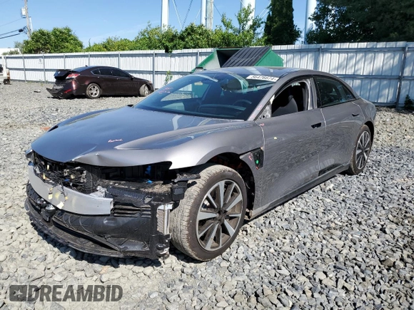 2023 Lucid Air Pure z VIN 50EA1PFA7PA006470, wystawiony jako Copart lot #56476674 z przebiegiem 18 246 mil mil oraz Szkody całkowita. Historia ofert i sprzedaży dostępna na DreamBid. Obrazek 1.