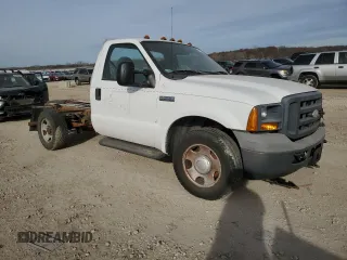 2005 Ford F-350 XL с VIN 1FDSF34595EC82207, выставлен на аукционе Copart как лот 81135964 с пробегом Не указан миль и Списание • Salvage title. История ставок и продаж доступна на DreamBid. Изображение 4.