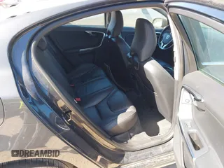 2013 Volvo S60 T5 Premier z VIN YV1612FSXD2176182, wystawiony jako IAAI lot #42238470 z przebiegiem 128 084 mil mil oraz . Historia ofert i sprzedaży dostępna na DreamBid. Obrazek 8.