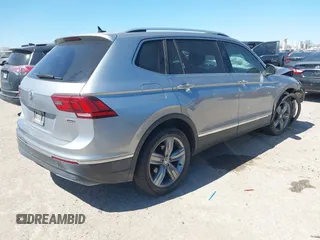2019 Volkswagen Tiguan SEL Premium with VIN 3VV4B7AX5KM085435, listed as a IAAI auction lot 41839386 with 124,501 mi miles and . Bid and sale history available at DreamBid. Image 4.